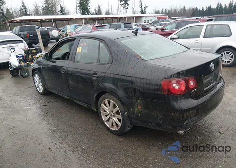 2010 Volkswagen Jetta Wolfsburg Edition z USA, uszkodzony, nr VIN 3VWRA7AJ1AM069649